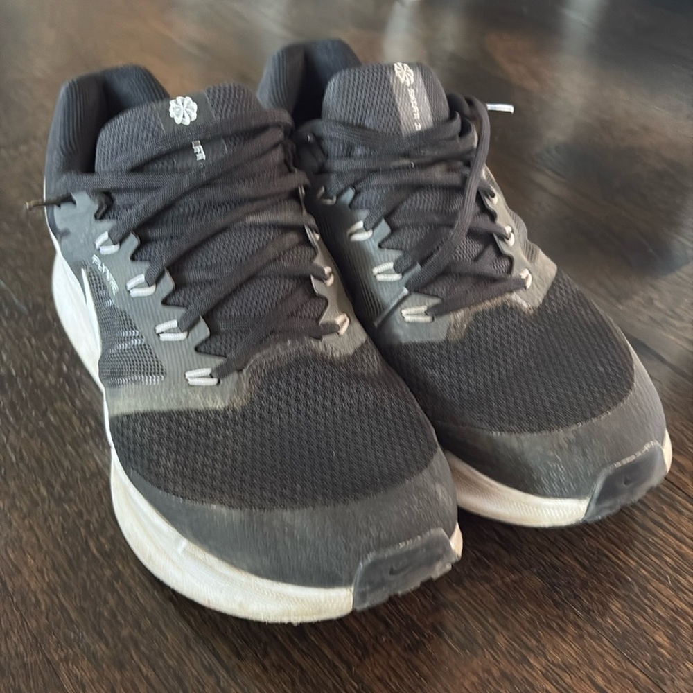 Nike men’s size 10 shoes worn five times